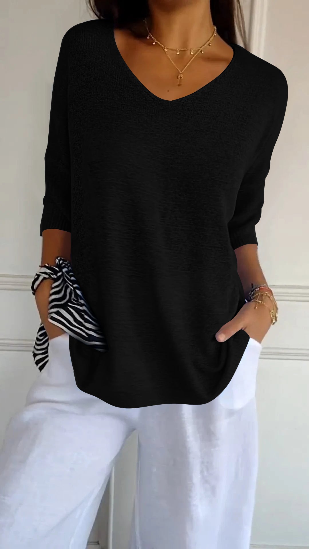 JILL – TIMELESS V-NECK TOP