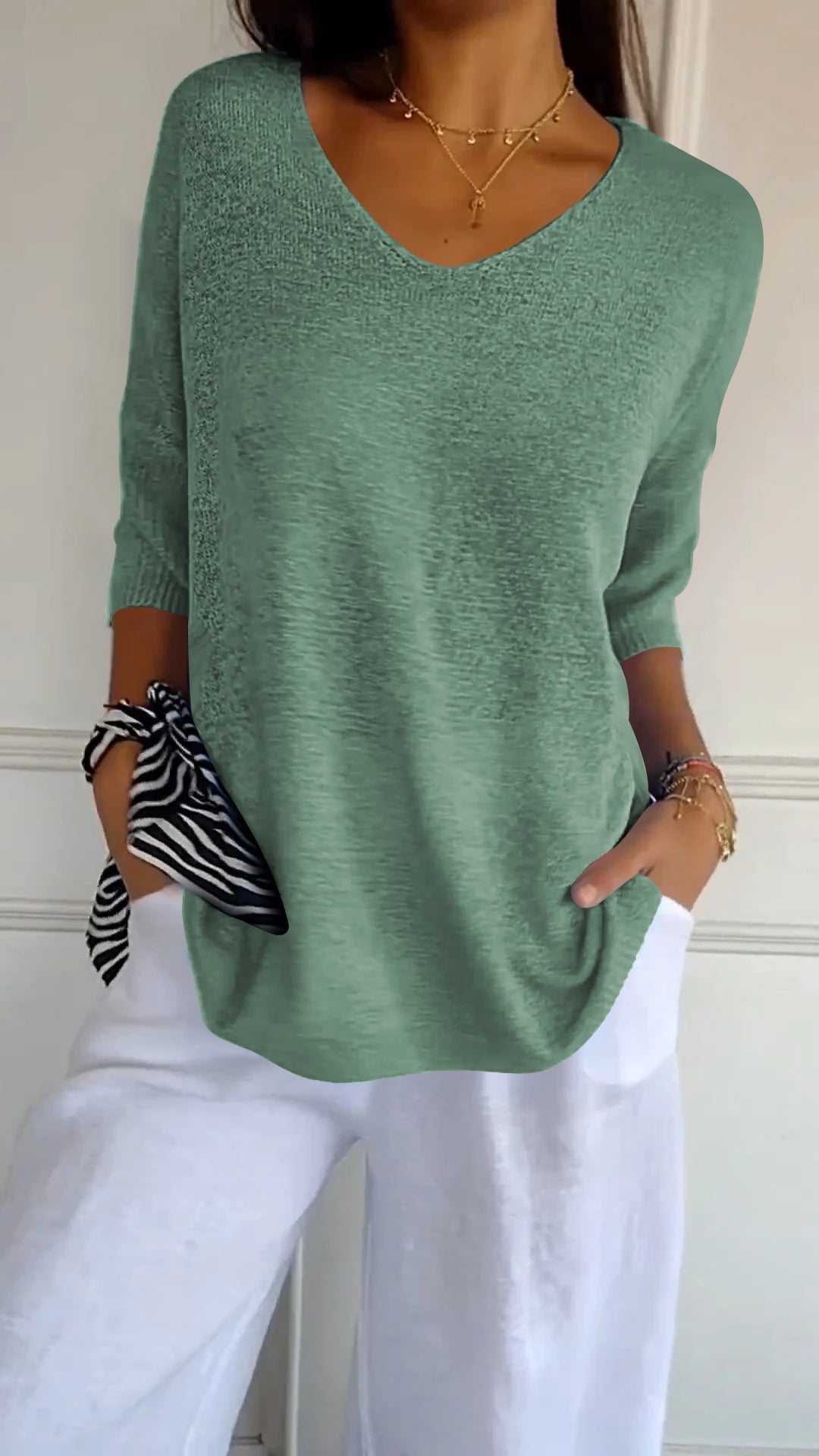 JILL – TIMELESS V-NECK TOP