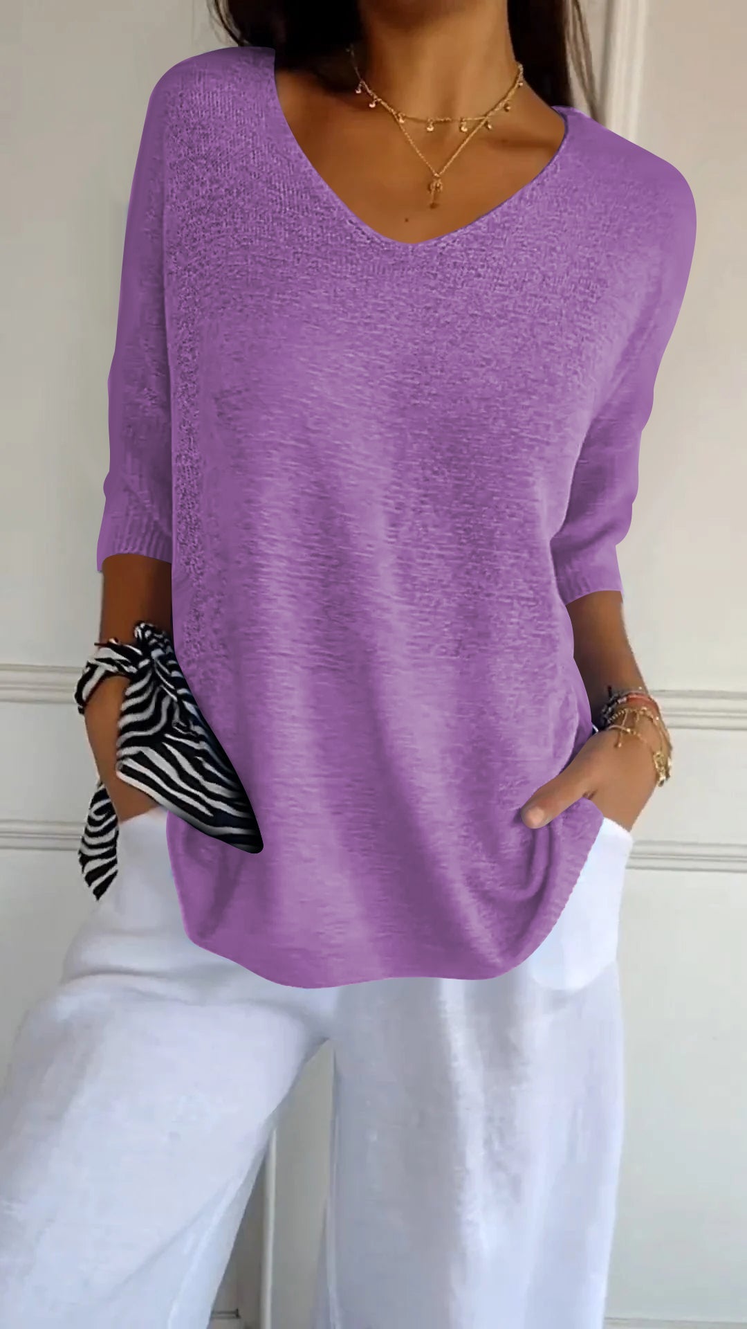 JILL – TIMELESS V-NECK TOP
