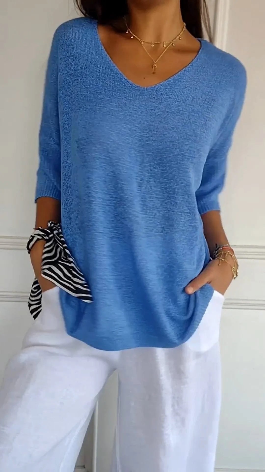 JILL – TIMELESS V-NECK TOP
