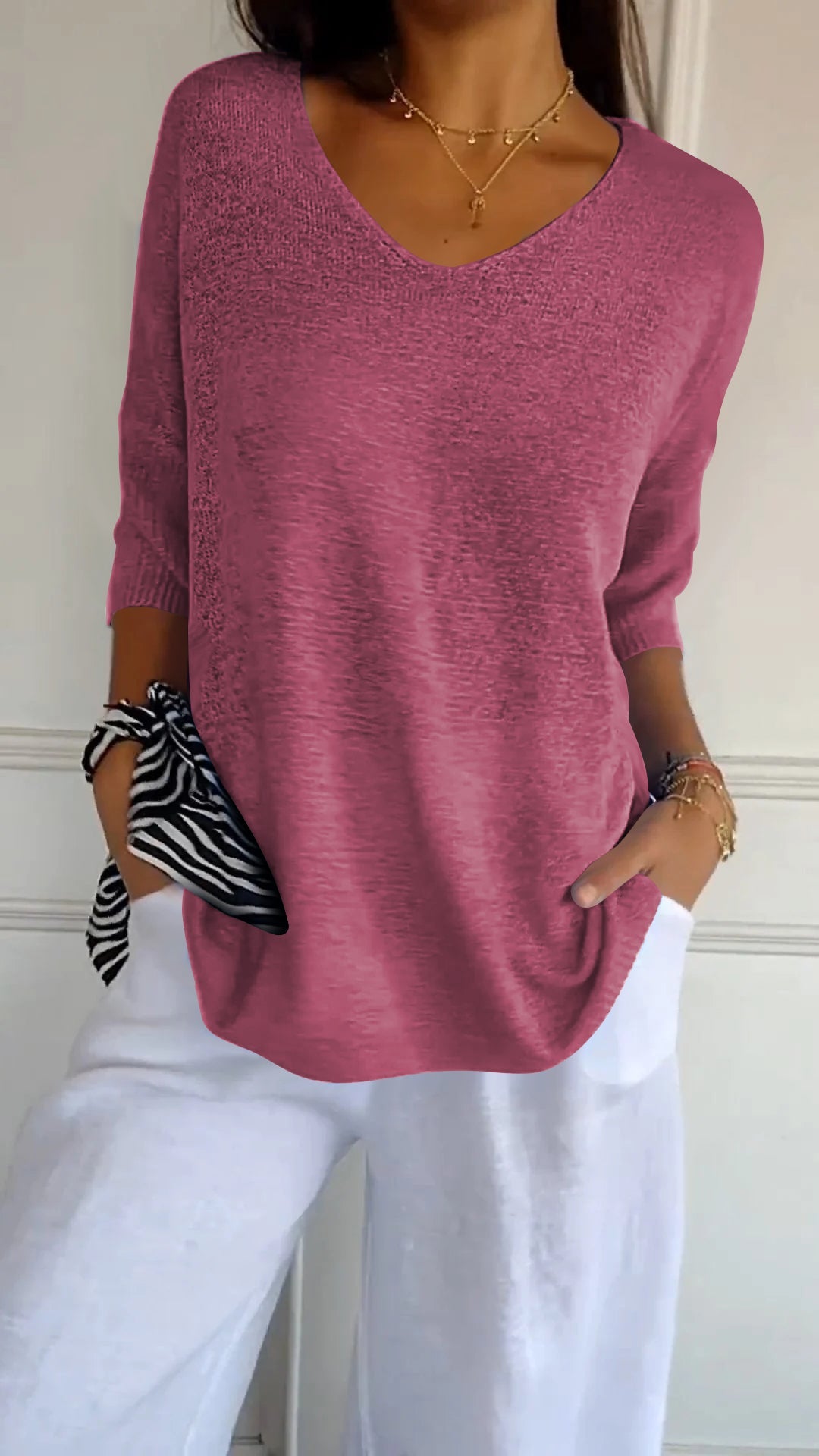 JILL – TIMELESS V-NECK TOP