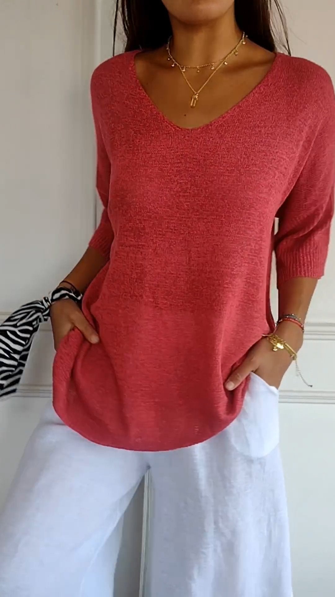 JILL – TIMELESS V-NECK TOP